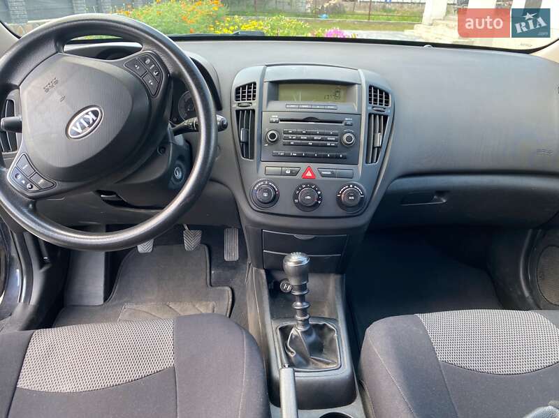 Хетчбек Kia Ceed 2008 в Сарнах фото 5 Хетчбек Kia Ceed 2008 в Сарнах