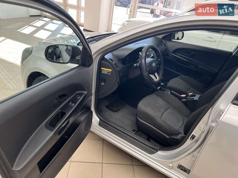 Хэтчбек Kia Ceed 2011 в Николаеве