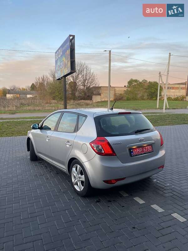 Хэтчбек Kia Ceed 2010 в Кропивницком