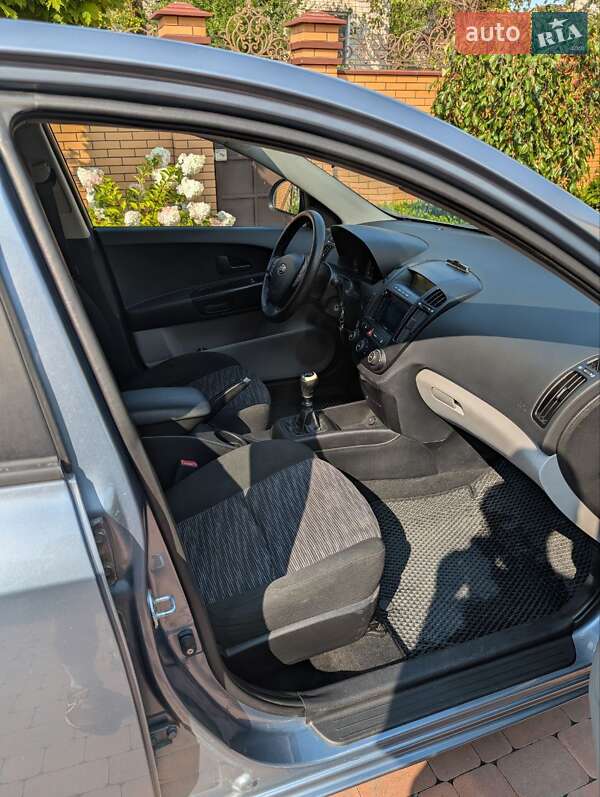 Хэтчбек Kia Ceed 2009 в Виннице