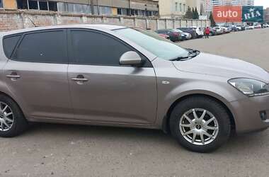 Хэтчбек Kia Ceed 2008 в Умани