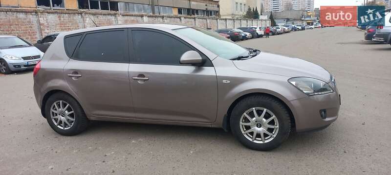 Хетчбек Kia Ceed 2008 в Києві фото 10 Хетчбек Kia Ceed 2008 в Києві