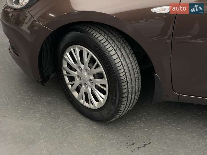 Хэтчбек Kia Ceed 2013 в Киеве