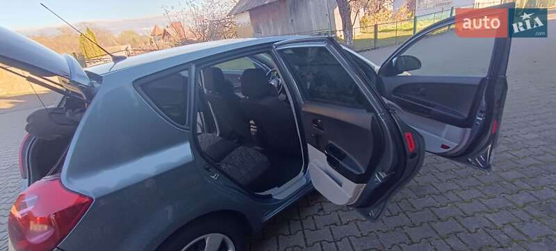 Хэтчбек Kia Ceed 2008 в Надворной