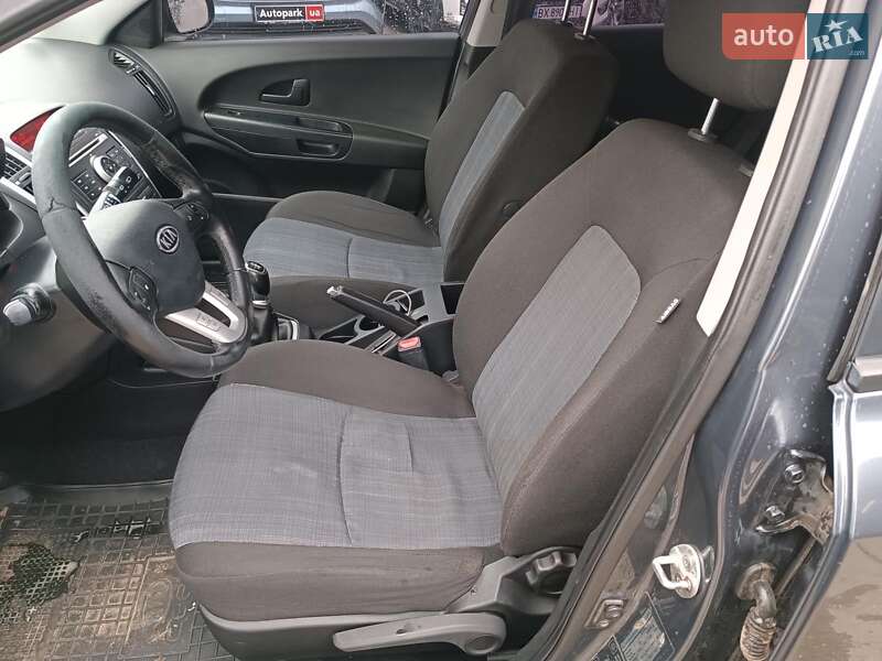 Хэтчбек Kia Ceed 2009 в Харькове