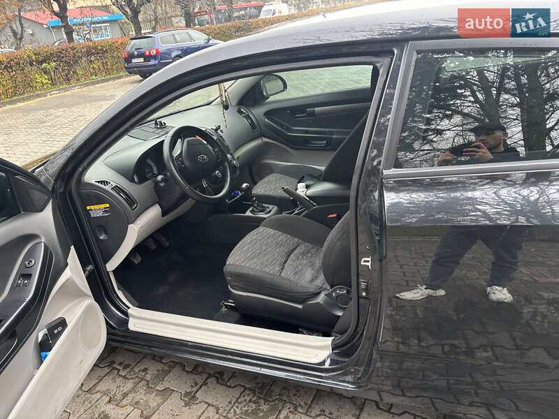 Хетчбек Kia Ceed 2008 в Новоселиці