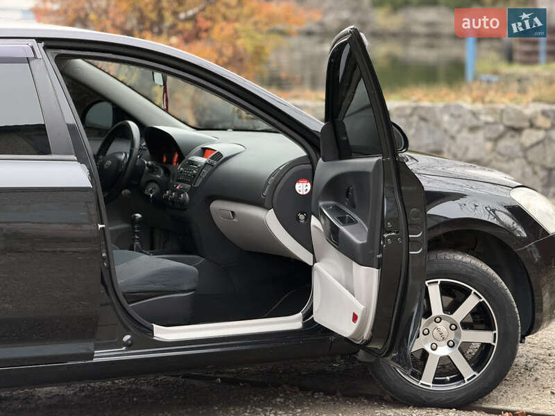 Хэтчбек Kia Ceed 2008 в Днепре