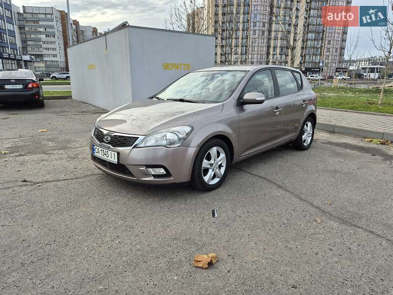 Хэтчбек Kia Ceed 2010 в Черкассах
