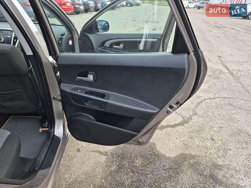 Хэтчбек Kia Ceed 2010 в Черкассах