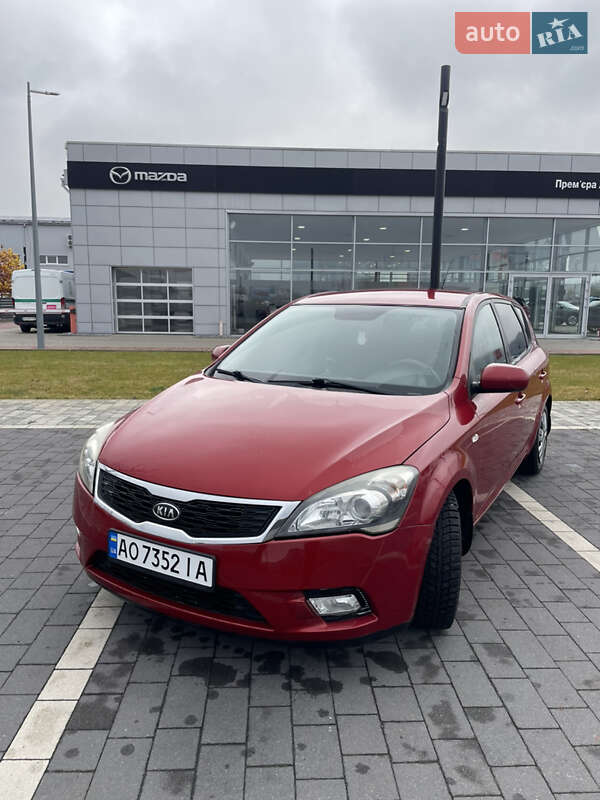 Хэтчбек Kia Ceed 2010 в Мукачево
