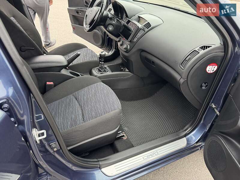 Хетчбек Kia Ceed 2008 в Дніпрі фото 11 Хетчбек Kia Ceed 2008 в Дніпрі