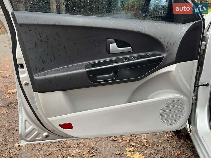 Хэтчбек Kia Ceed 2007 в Киеве