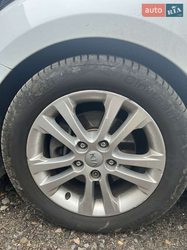 Хэтчбек Kia Ceed 2013 в Харькове