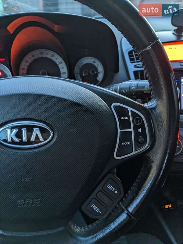 Универсал Kia Ceed 2009 в Бурштыне