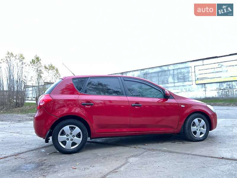 Хэтчбек Kia Ceed 2007 в Змиеве фото 9 Хэтчбек Kia Ceed 2007 в Змиеве