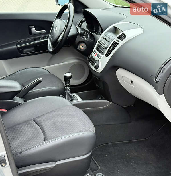 Универсал Kia Ceed 2008 в Луцке