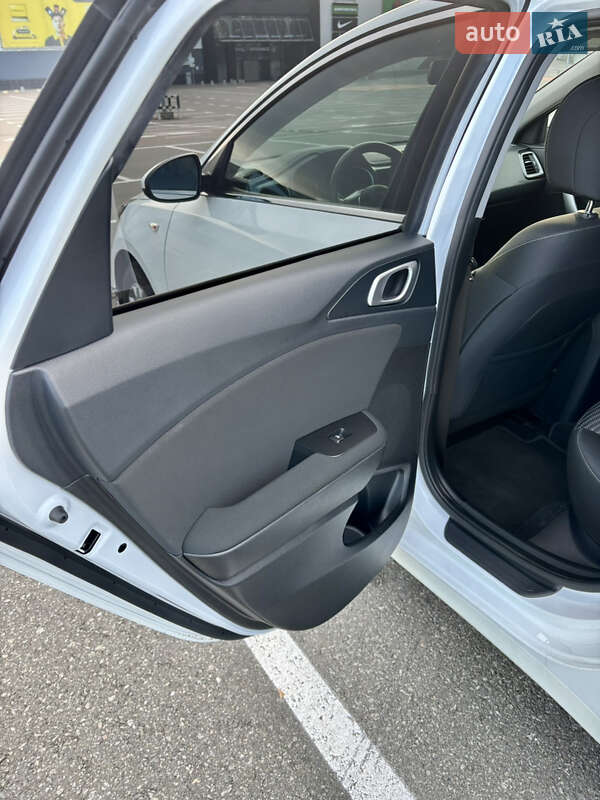 Хетчбек Kia Ceed 2022 в Києві фото 27 Хетчбек Kia Ceed 2022 в Києві