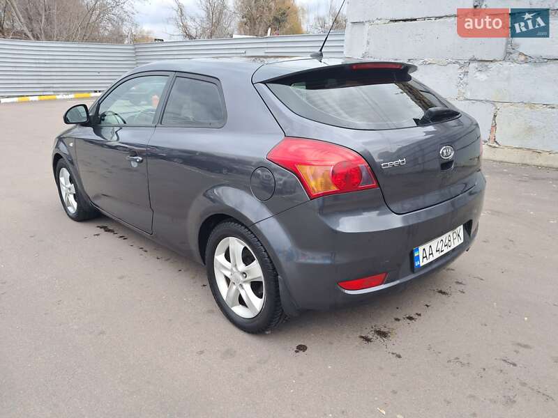 Хэтчбек Kia Ceed 2008 в Ирпене