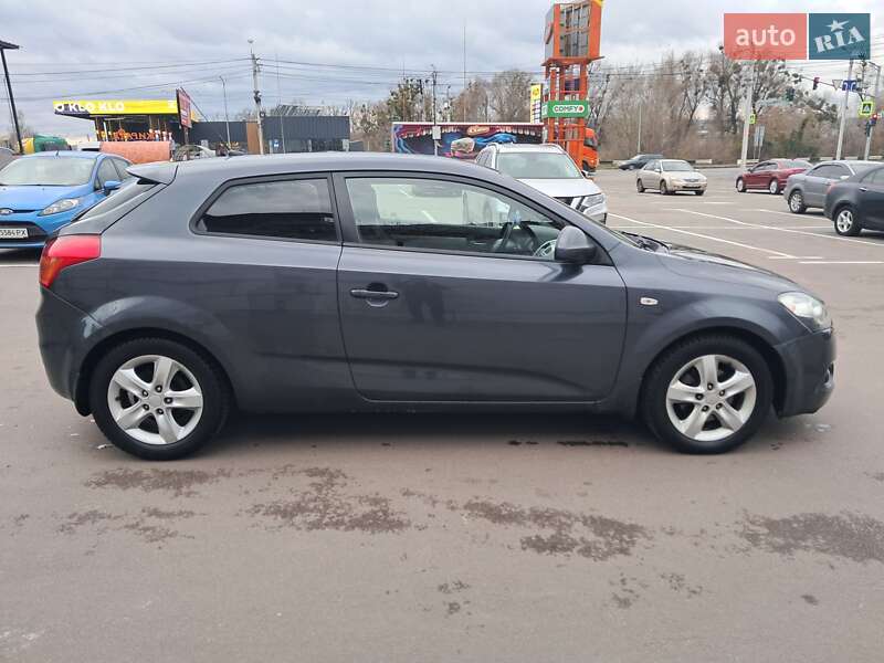 Хэтчбек Kia Ceed 2008 в Ирпене