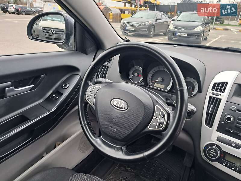 Хэтчбек Kia Ceed 2008 в Ирпене