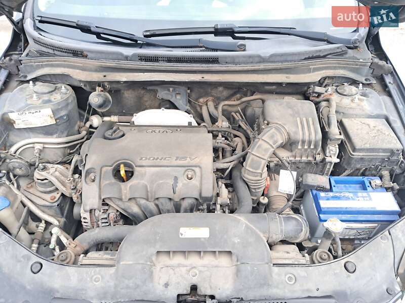 Хэтчбек Kia Ceed 2008 в Ирпене