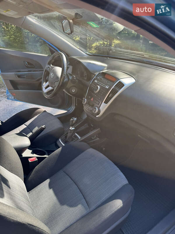 Універсал Kia Ceed 2012 в Острозі