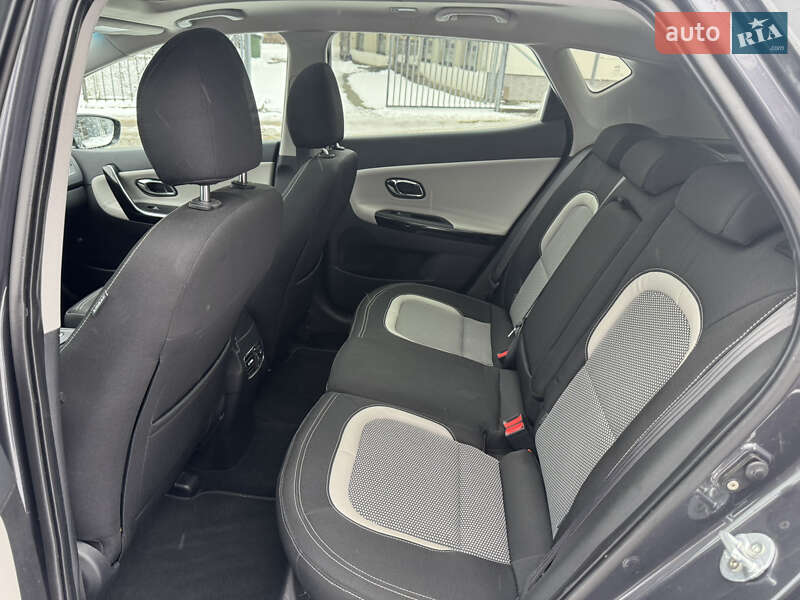 Хэтчбек Kia Ceed 2012 в Львове