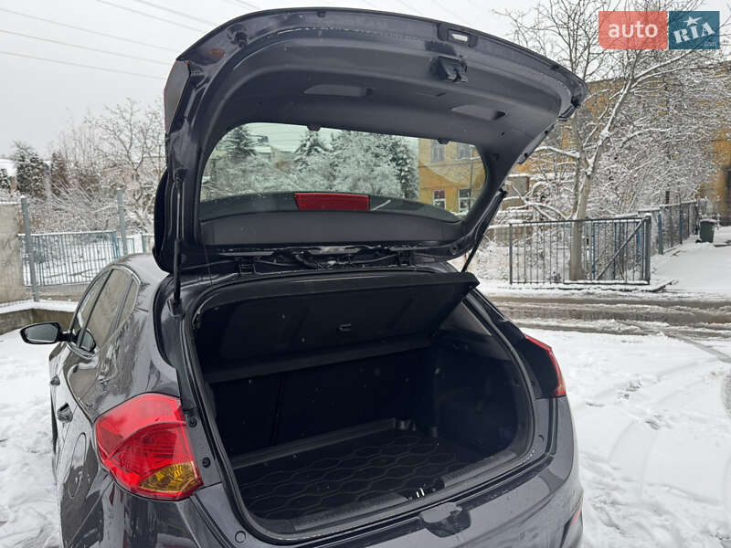 Хэтчбек Kia Ceed 2012 в Львове