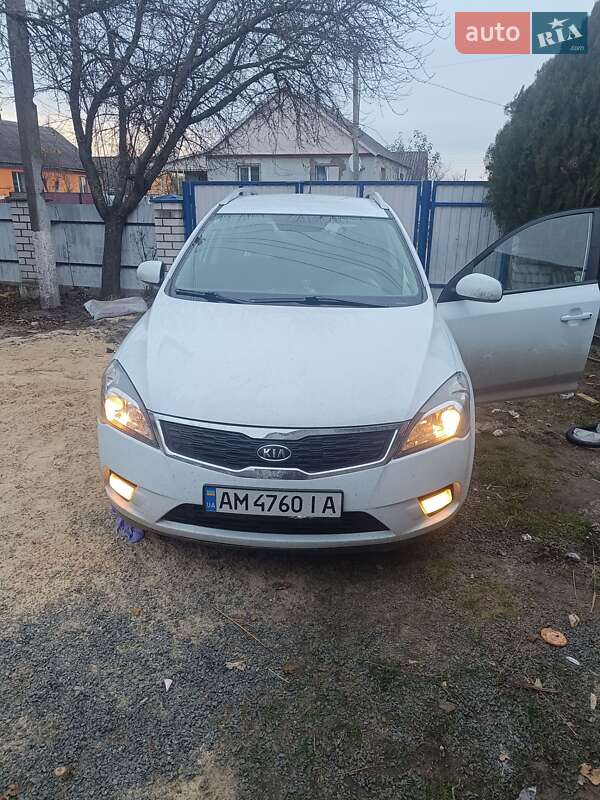 Универсал Kia Ceed 2010 в Емильчине