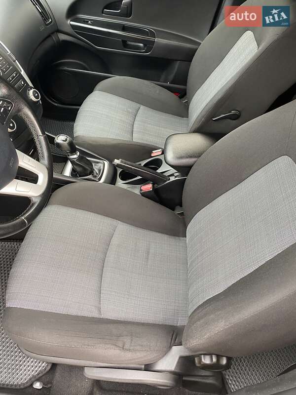 Хетчбек Kia Ceed 2011 в Южноукраїнську фото 21 Хетчбек Kia Ceed 2011 в Южноукраїнську