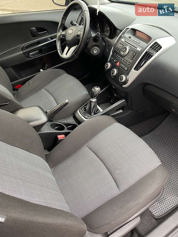 Хетчбек Kia Ceed 2011 в Южноукраїнську фото 15 Хетчбек Kia Ceed 2011 в Южноукраїнську