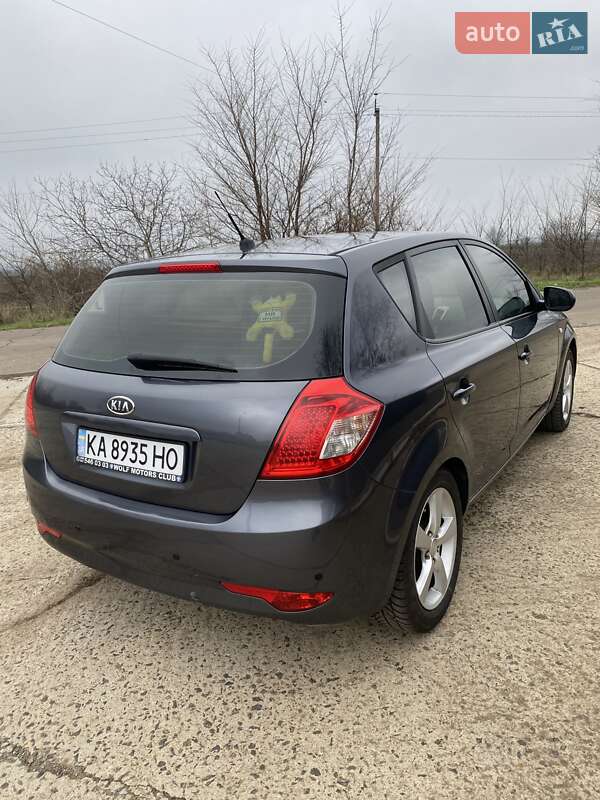 Хетчбек Kia Ceed 2011 в Южноукраїнську фото 5 Хетчбек Kia Ceed 2011 в Южноукраїнську