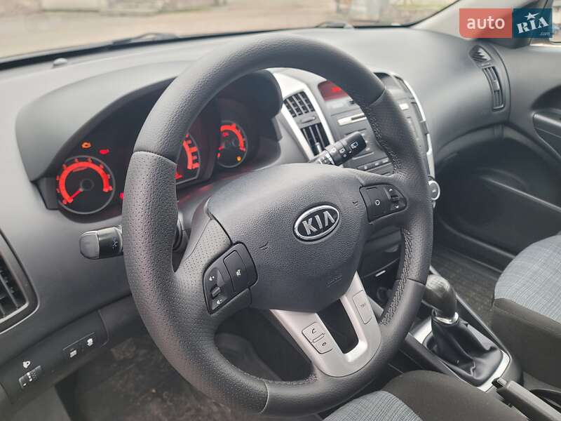 Універсал Kia Ceed 2009 в Кам'янському