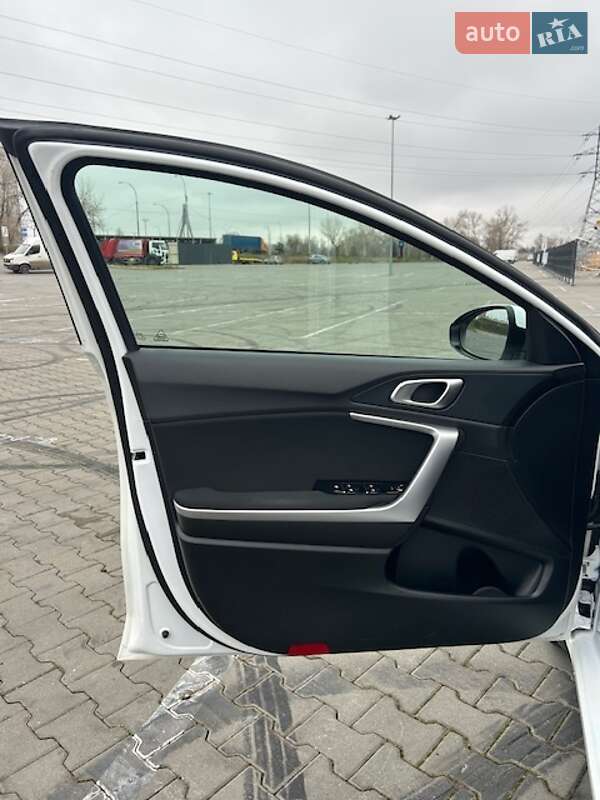 Хэтчбек Kia Ceed 2022 в Киеве