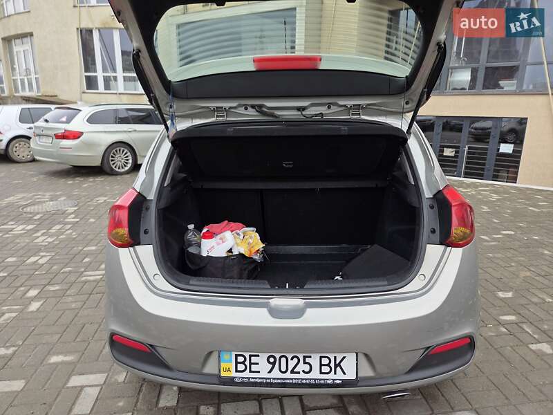 Хэтчбек Kia Ceed 2014 в Черновцах