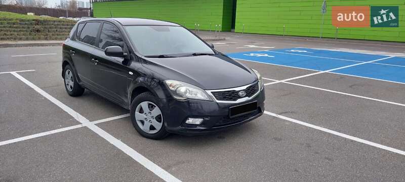 Хэтчбек Kia Ceed 2011 в Киеве
