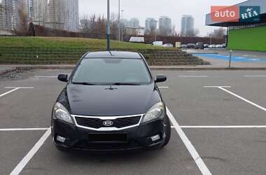 Хэтчбек Kia Ceed 2011 в Киеве