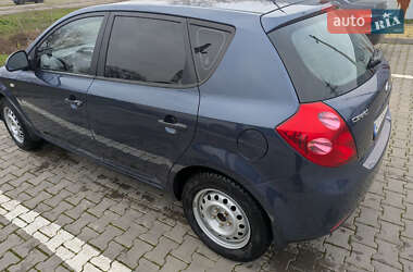 Хэтчбек Kia Ceed 2009 в Черновцах