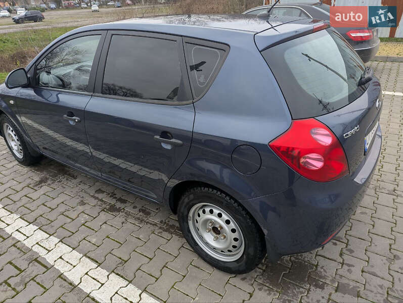 Хэтчбек Kia Ceed 2009 в Черновцах