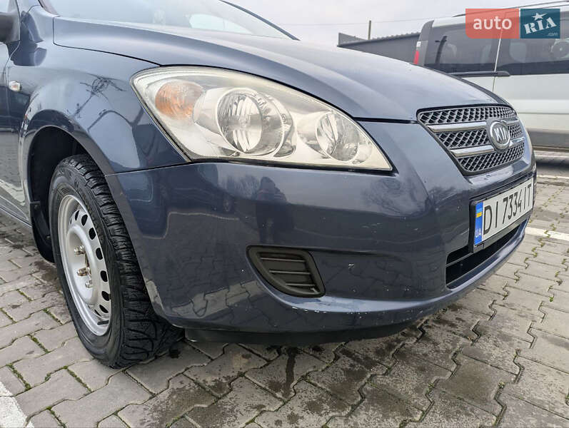 Хэтчбек Kia Ceed 2009 в Черновцах