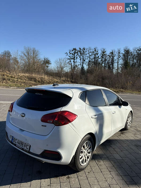 Хэтчбек Kia Ceed 2012 в Львове