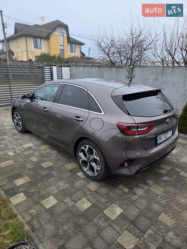 Хэтчбек Kia Ceed 2019 в Сарнах
