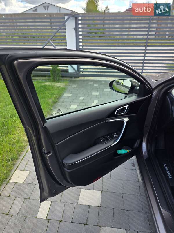 Хэтчбек Kia Ceed 2019 в Сарнах