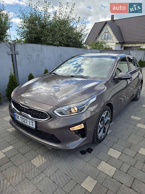 Хэтчбек Kia Ceed 2019 в Сарнах
