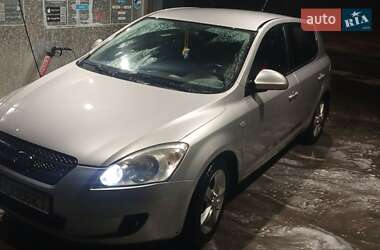 Хэтчбек Kia Ceed 2008 в Буче