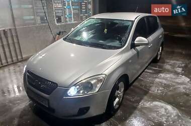Хэтчбек Kia Ceed 2008 в Буче