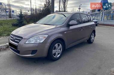 Хэтчбек Kia Ceed 2007 в Киеве