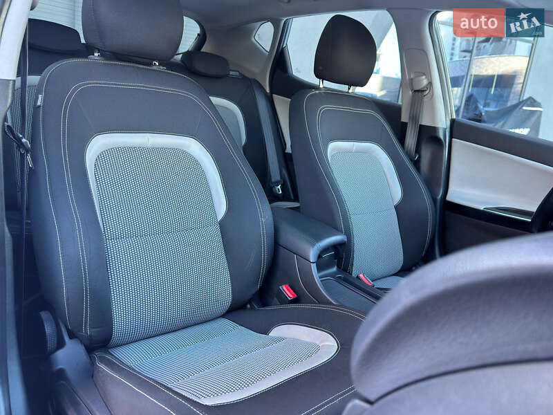 Хэтчбек Kia Ceed 2012 в Львове