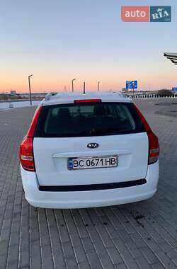 Универсал Kia Ceed 2010 в Красном