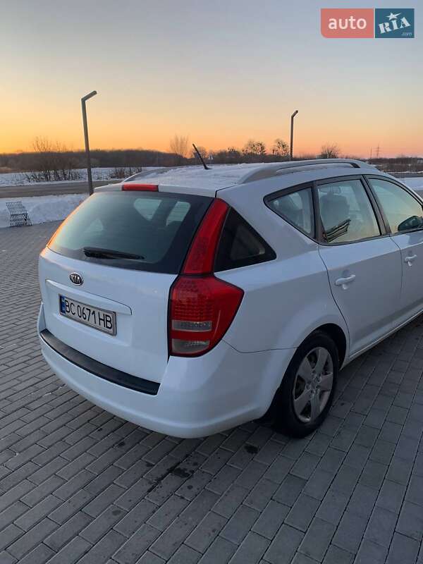 Універсал Kia Ceed 2010 в Красному